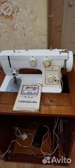 Швейная машина Чайка 142м