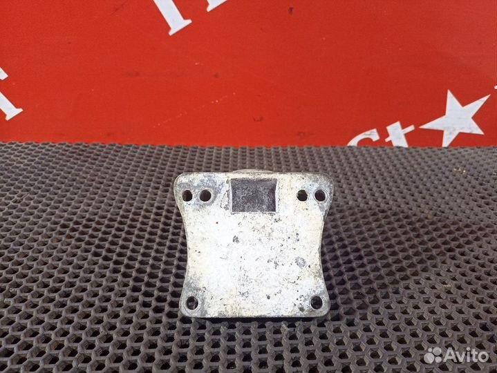 Кронштейн радиатора Man TGX