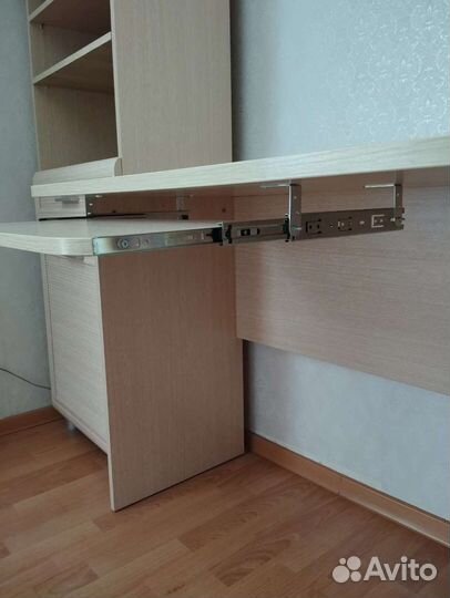 Компьютерный стол и шкаф