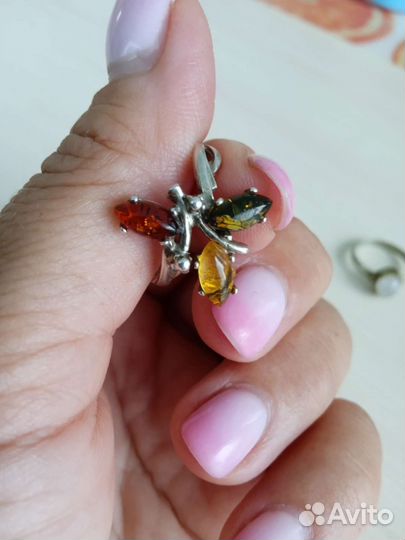 Серебряное кольцо с янтарём