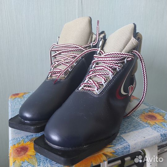 Лыжные ботинки