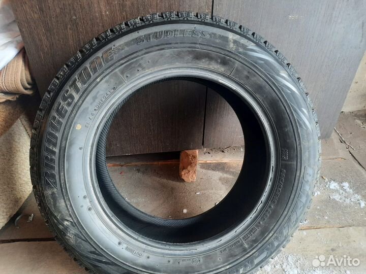 Bridgestone Blizzak Revo1 225/60 R16