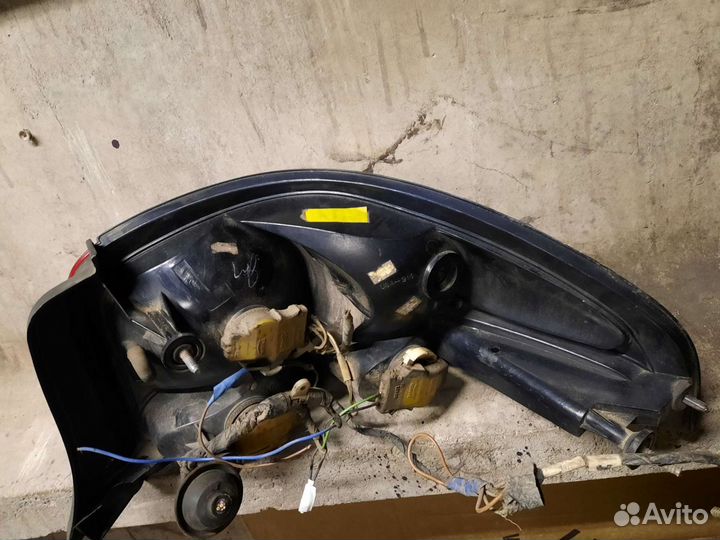 Задний левый фонарь Dodge stratus оригинал