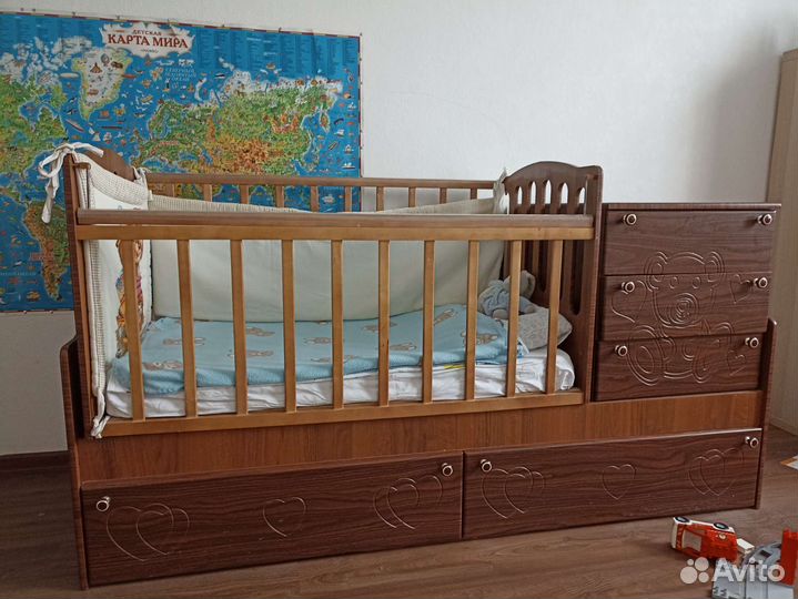 Детская кроватка с маятником Daka