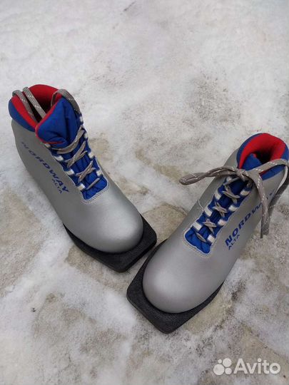 Ботинки.лыжные