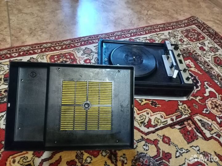 Виниловый проигрыватель