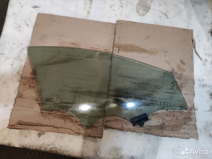 Переднее правое стекло Hyundai i40