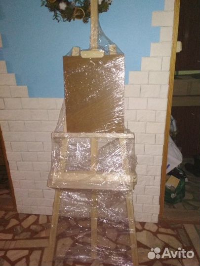 Мольберт студийный с двумя полками