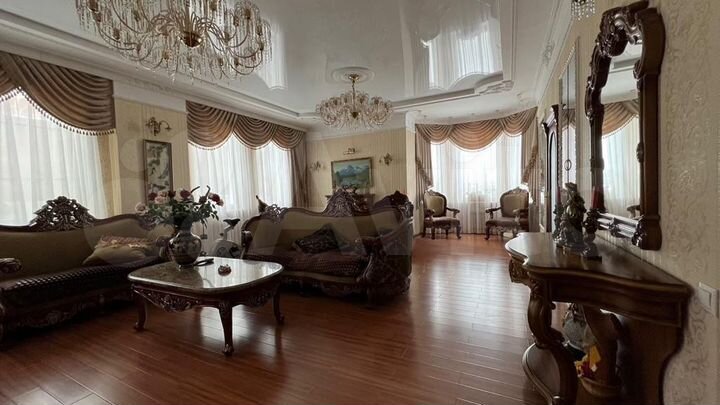 Дом 426,7 м² на участке 12,6 сот.