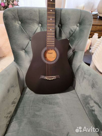 Гитара черная