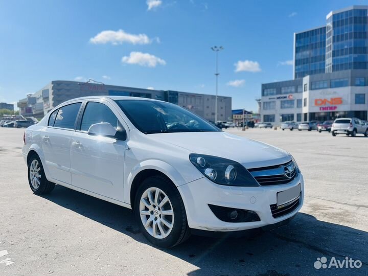 Opel Astra 1.6 МТ, 2011, 138 000 км