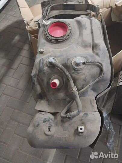 Топливный бак от Тойота Hilux 2018 г.в