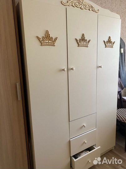 Шкаф для одежды трехстворчатый