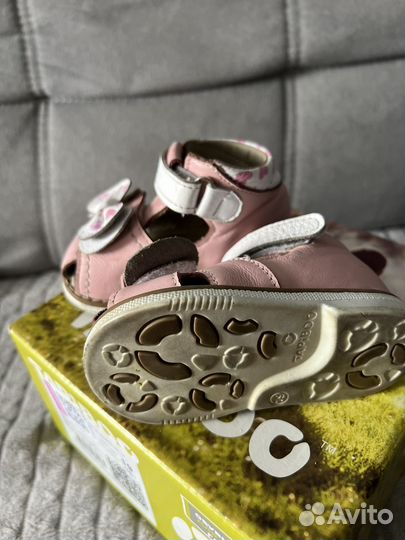 Сандалии для девочки