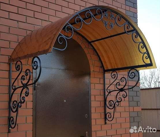 Козырек над дверью