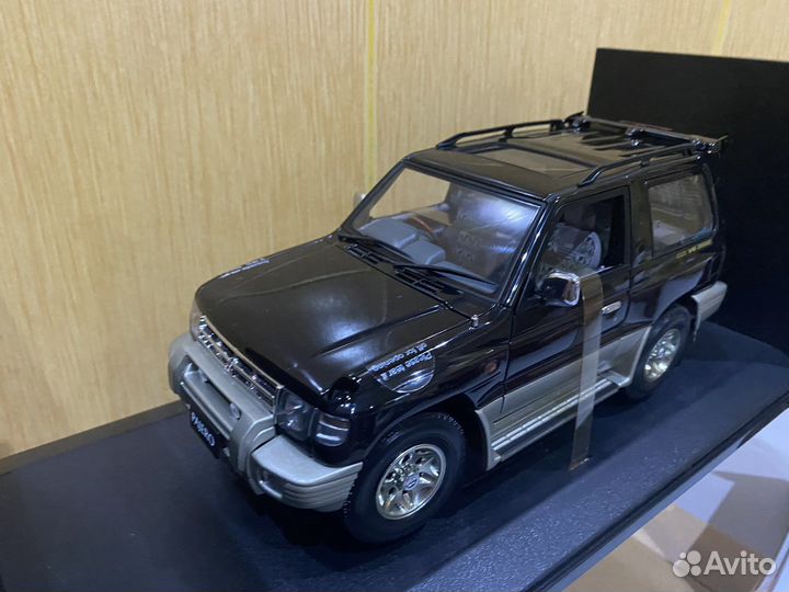 Mitsubushi pajero 1:18