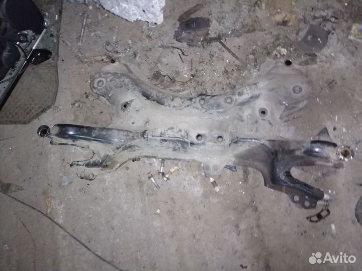 Подрамник Toyota Corolla E15 Корола 150 5120112441