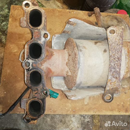 Выпускной коллектор с катализатором на форд фьюжн