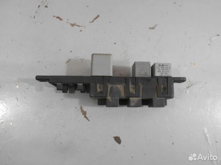 Блок предохранителей, реле для passat B5