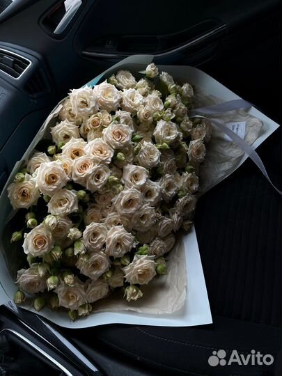 Кустовые розы букет