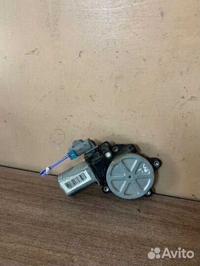 Моторчик стеклоподъемника Geely Emgrand задний лев