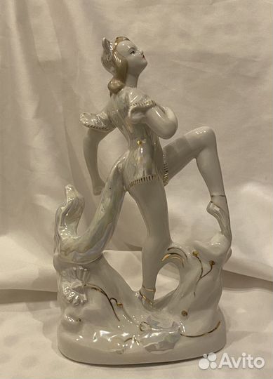 Фарфоровая статуэтка балерина