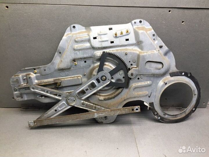 Стеклоподъемник передний правый Kia Cerato 1 седан