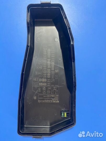 Крышка корпуса блока предохранителей Toyota Camry