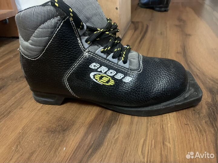 Лыжные ботинки