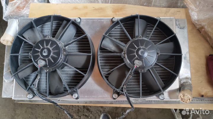 Радиатор охлаждения Ford GT 40 + spal FAN 1500HP