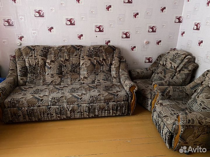 Продам диван с 2 креслами