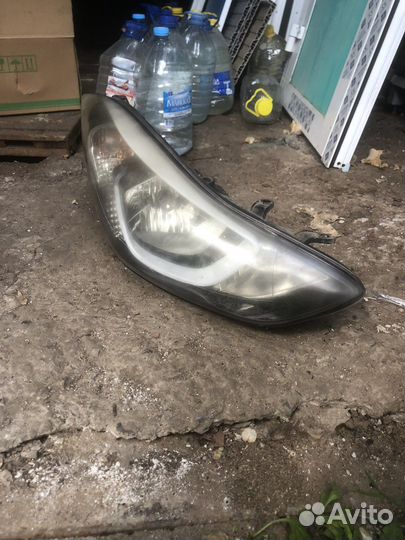Правая фара Hyundai Elantra 5(MD)