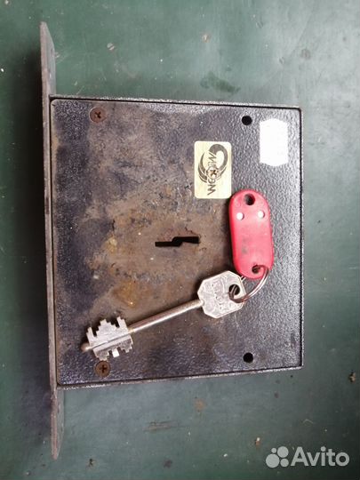 Замок врезной Меттэм