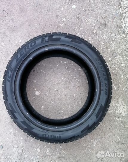 Pirelli Winter Ice Zero 245/45 R18