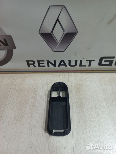 Накладка блока кнопок стеклоподъемника renault duster Лев