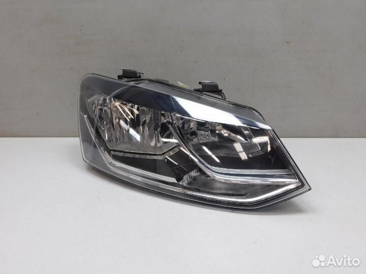 Фара правая Volkswagen Polo