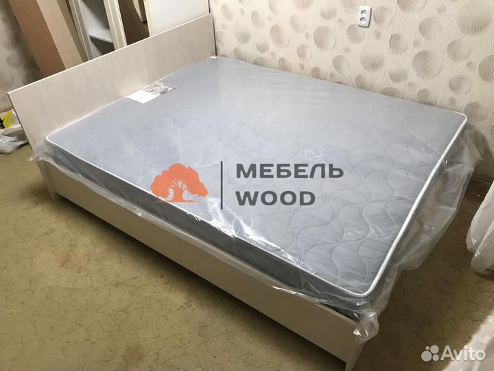 Кровать
