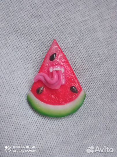 Брошь Значок Новый