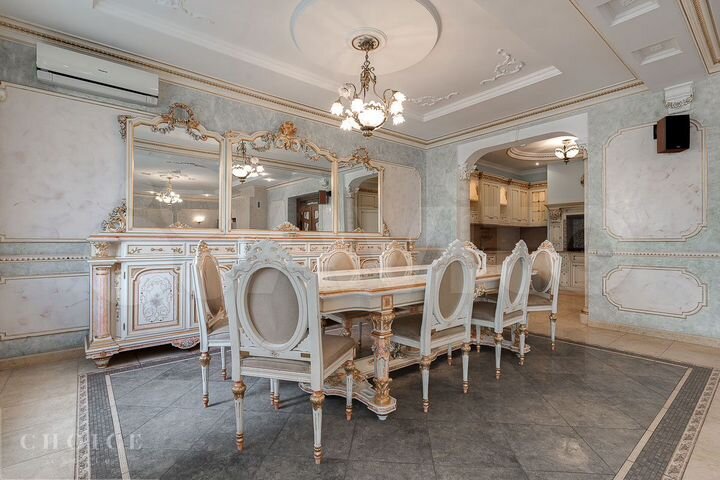 Коттедж 670 м² на участке 16 сот.