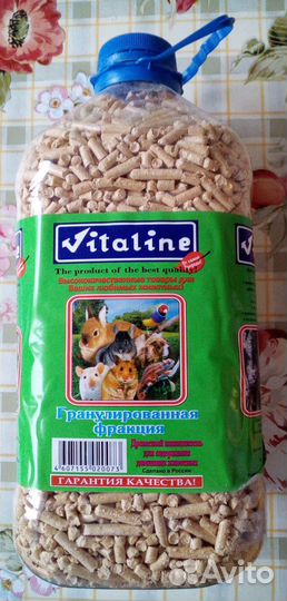 Лакомство Little One и наполнитель Vitaline