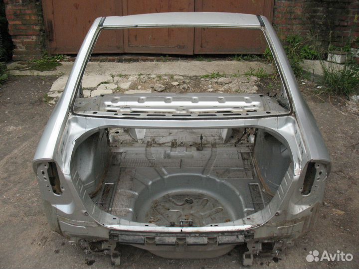 Правое/левое заднее крыло седан Ford Focus 2