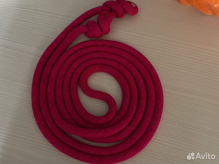 Гимнастическая скакалка