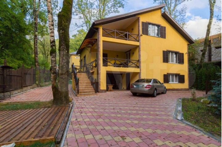 Дом 198 м² на участке 10 сот.