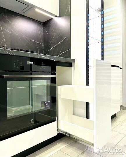 Кухня в потолок