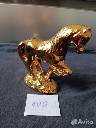 Статуэтки, подсвечники, графин бык