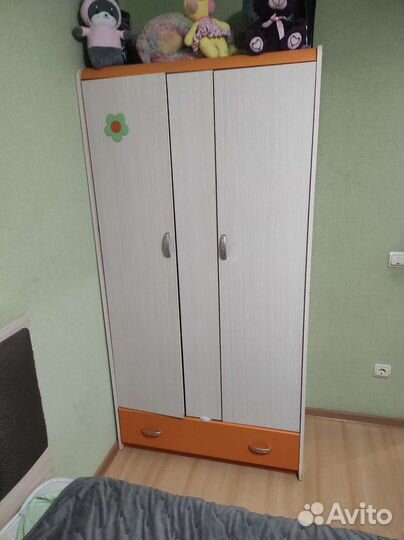 Детская кровать с матрасом, шкаф, комод, шкаф