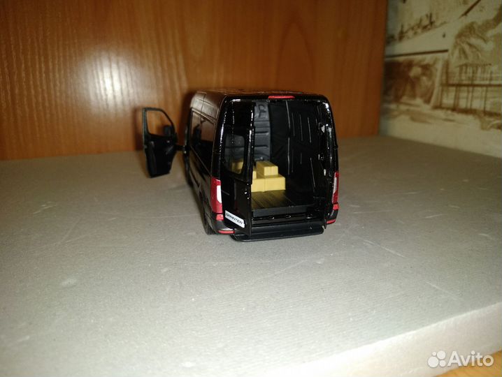 1/48 Mercedes Sprinter