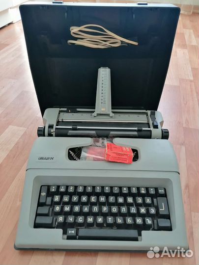 Пишущая машинка Ивица М