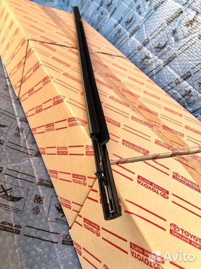 Молдинг двери задний левый Toyota Rav4 XA50