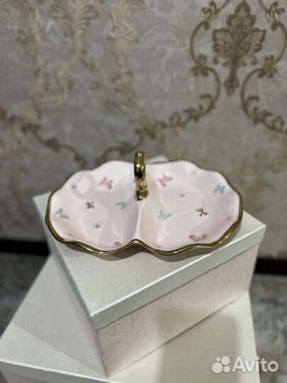 Ваза для фруктов на ножке